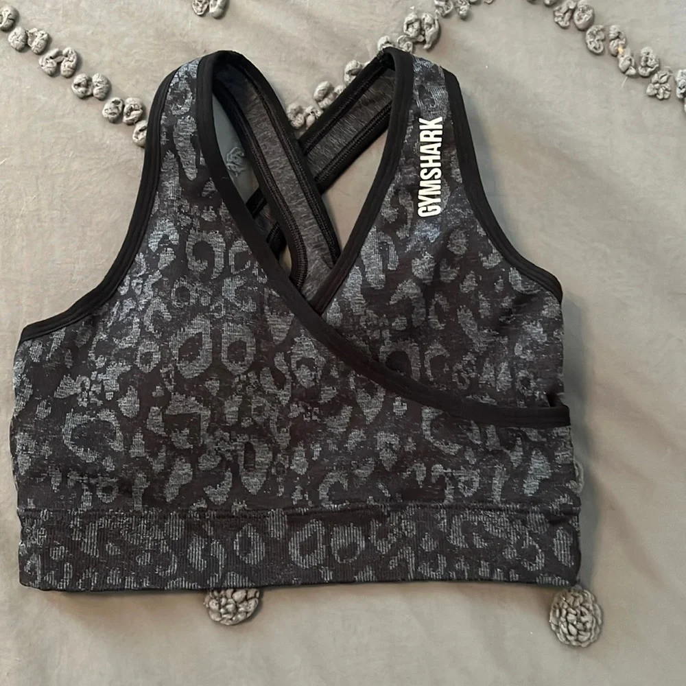 Gymshark shorts bra with pads size small - Picture 1 of 4